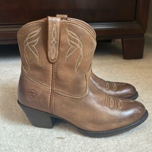 Ariat Darlin Leather booties